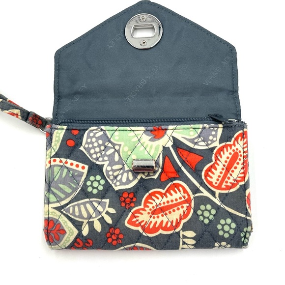 Vera Bradley Nomadic Floral set of Wristlet and Makeup Bag - Picture 4 of 12